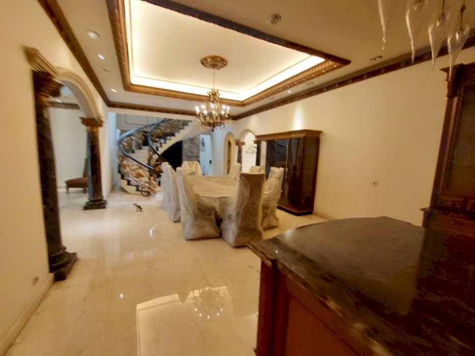 Rumah di Kemang Timur, Modern Classic Davinci Rumah Mewah Siap Huni