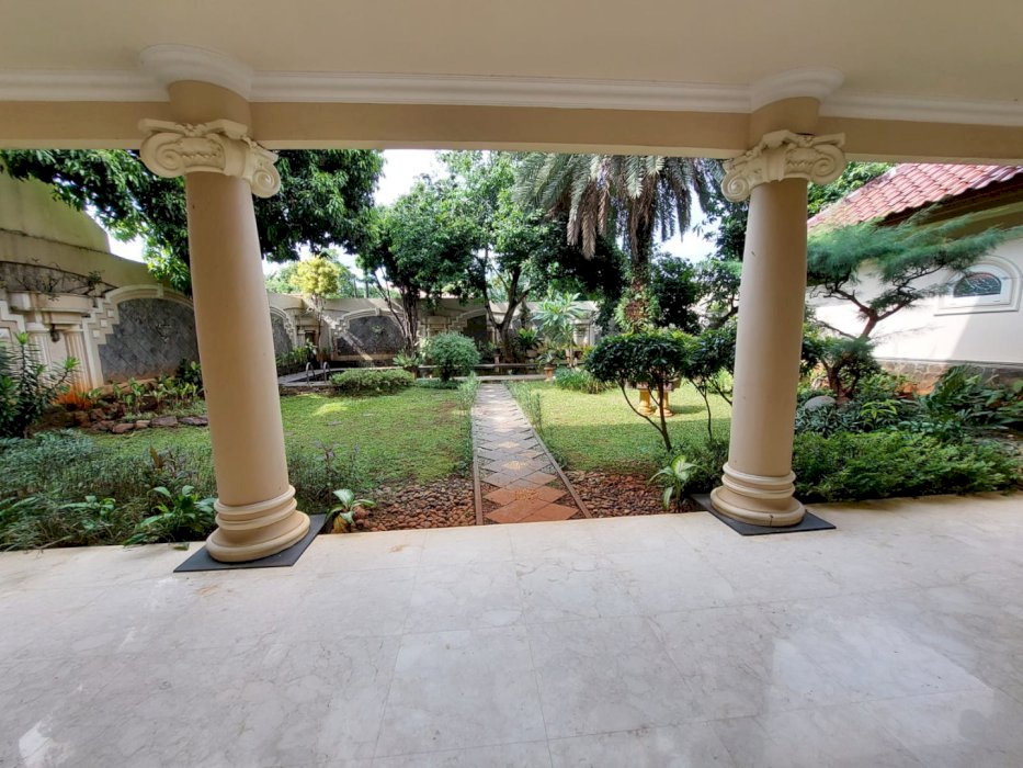 Rumah di Kemang Timur, Modern Classic Davinci Rumah Mewah Siap Huni