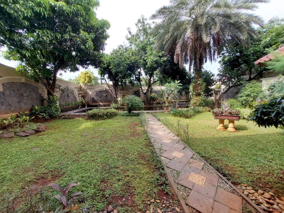 Rumah di Kemang Timur, Modern Classic Davinci Rumah Mewah Siap Huni