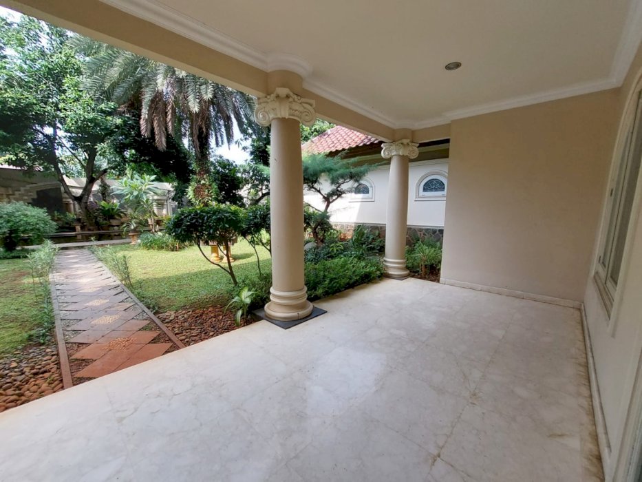 Rumah di Kemang Timur, Modern Classic Davinci Rumah Mewah Siap Huni