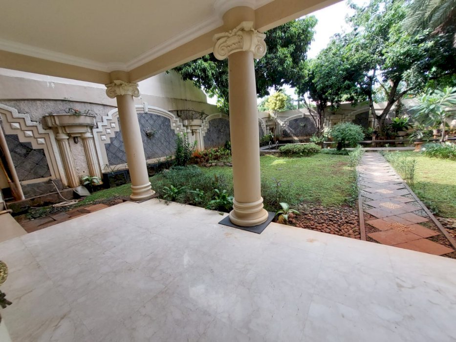 Rumah di Kemang Timur, Modern Classic Davinci Rumah Mewah Siap Huni