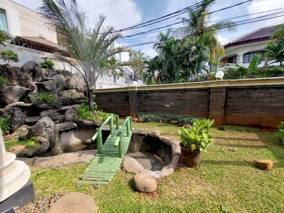 Rumah di Kemang Timur, Modern Classic Davinci Rumah Mewah Siap Huni
