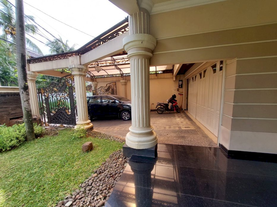 Rumah di Kemang Timur, Modern Classic Davinci Rumah Mewah Siap Huni