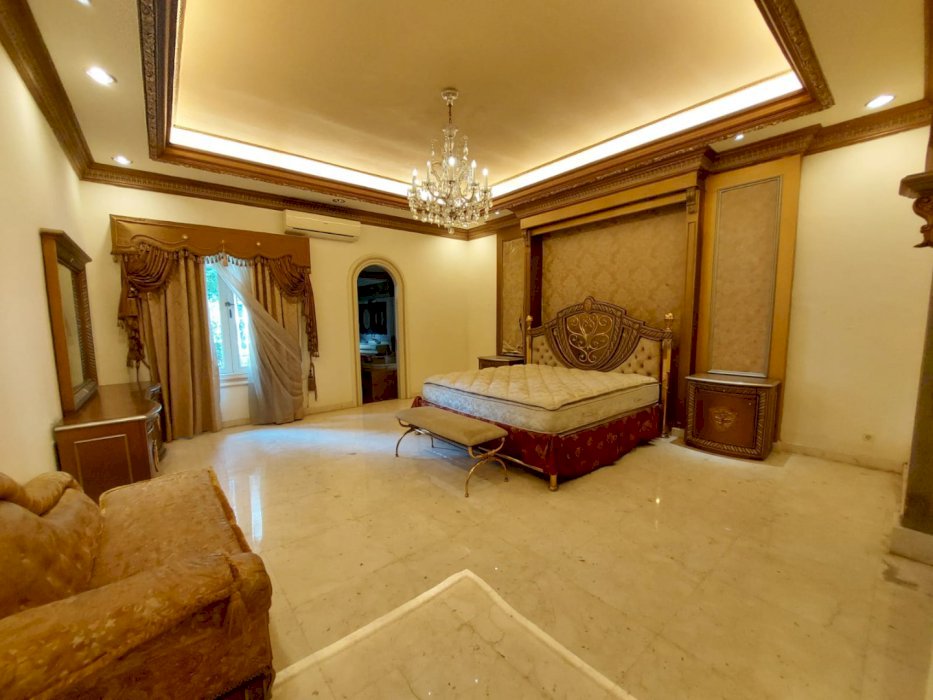Rumah di Kemang Timur, Modern Classic Davinci Rumah Mewah Siap Huni