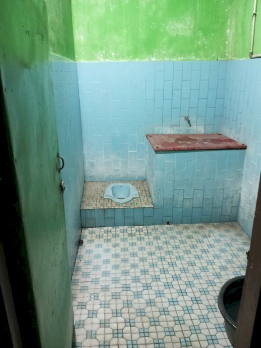 DI JUAL RUMAH DENGAN LUAS TANAH 200M , POSISI HOOK DENGAN HALAMAN LUAS