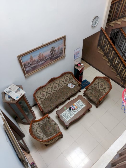 Di jual satu unit rumah 2 lantai di Jl.cikutra baru dekat widyatama