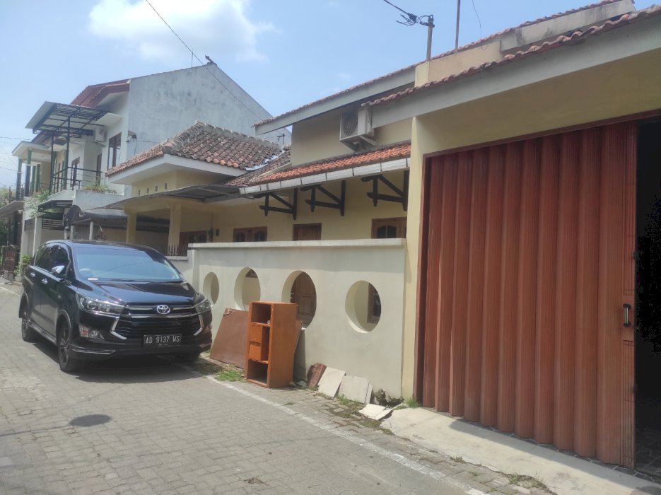 Di jual rumah strategis  di blulukan colomadu