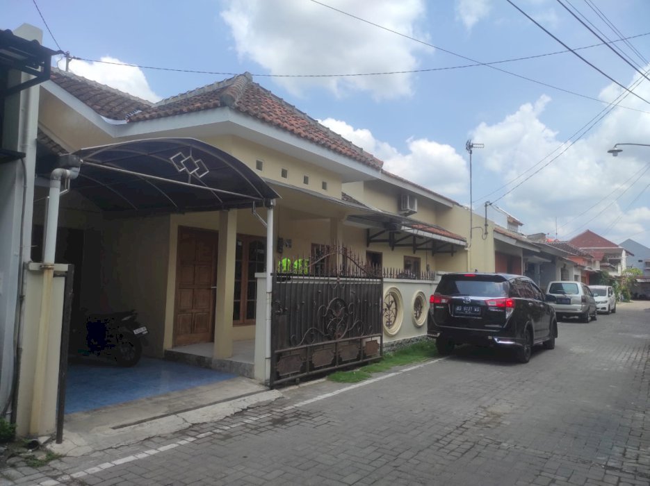 DI JUAL RUMAH DI PERUMAHAN CRISAN COLOMADU
