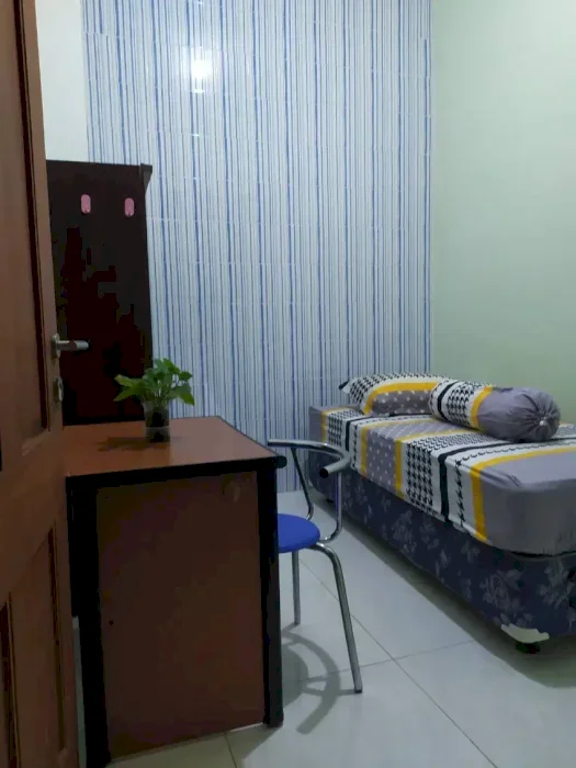 KOS PUTRI YANG NYAMAN, AMAN DAN BERSIH DI TENGAH KOTA SURABAYA