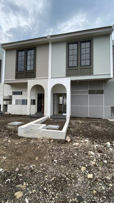 RUMAH READY SIAP HUNI 2 LANTAI STRATEGIS