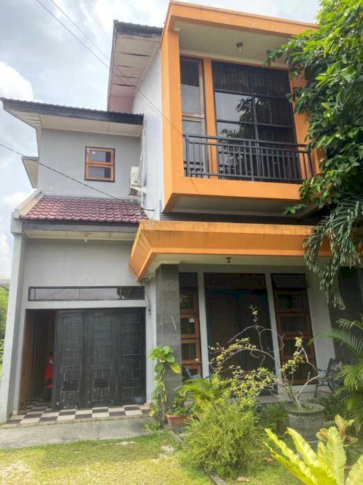 DIJUAL RUMAH 2 LANTAI LOKASI STRATEGIS DI PAYUNG SEKAKI PEKANBARU