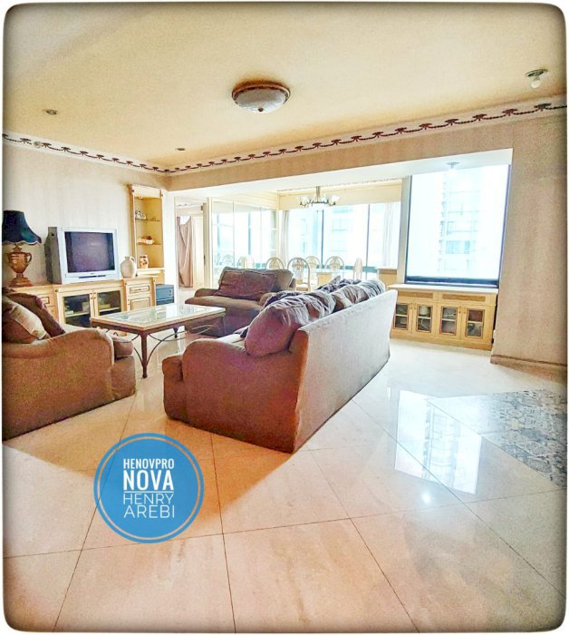 Taman Anggrek Condo 4+1 BR SPECIAL UNIT Sdh Renov Hadap Pool+City