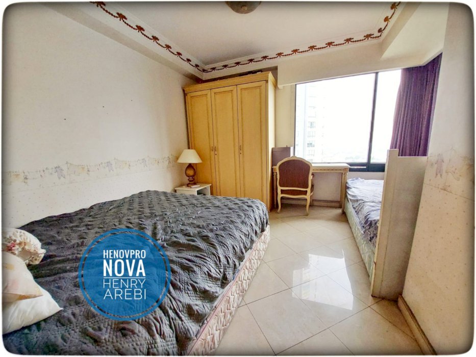 Taman Anggrek Condo 4+1 BR SPECIAL UNIT Sdh Renov Hadap Pool+City