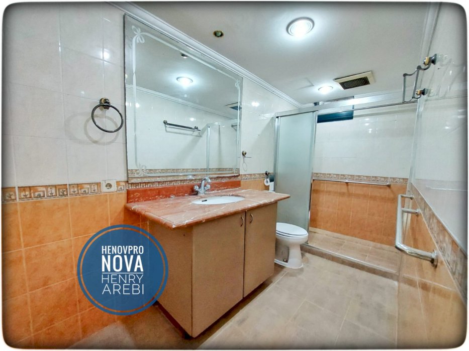 Taman Anggrek Condo 4+1 BR SPECIAL UNIT Sdh Renov Hadap Pool+City