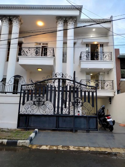 Dijual rumah cepat 3,75 m nego lokasi mediterania regency cikunir