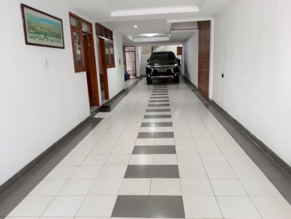 RUMAH LUX 4 LANTAI DISC Rp 2.5M DEKAT  SUDIRMAN SEMANGGI - JAKARTA