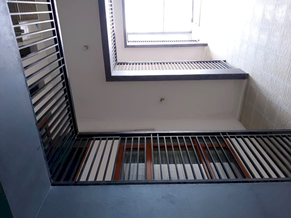 RUMAH LUX 4 LANTAI DISC Rp 2.5M DEKAT  SUDIRMAN SEMANGGI - JAKARTA