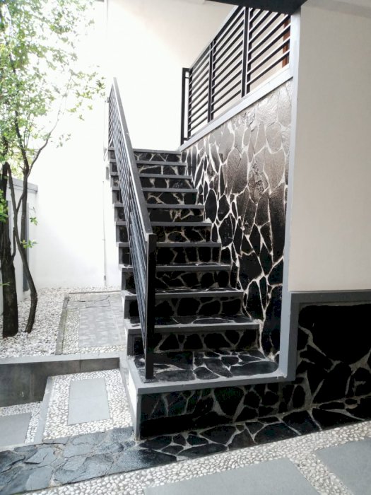 RUMAH LUX 4 LANTAI DISC Rp 2.5M DEKAT  SUDIRMAN SEMANGGI - JAKARTA