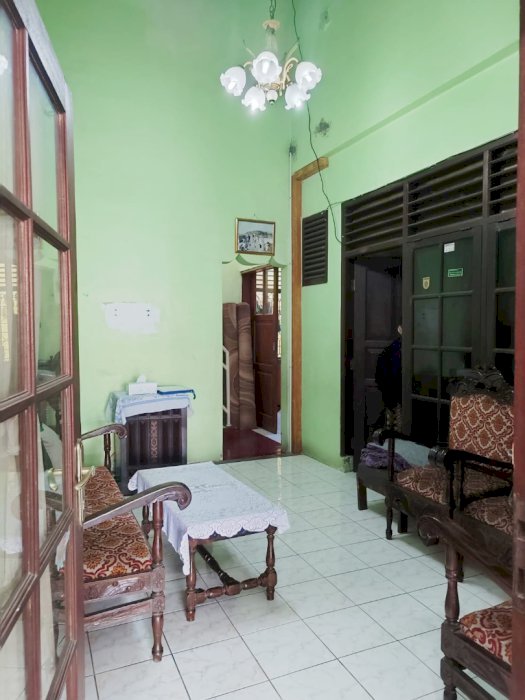 Rumah  SHM Posisi Ngantong  ada Rooftop di Gandul Cinere, Depok