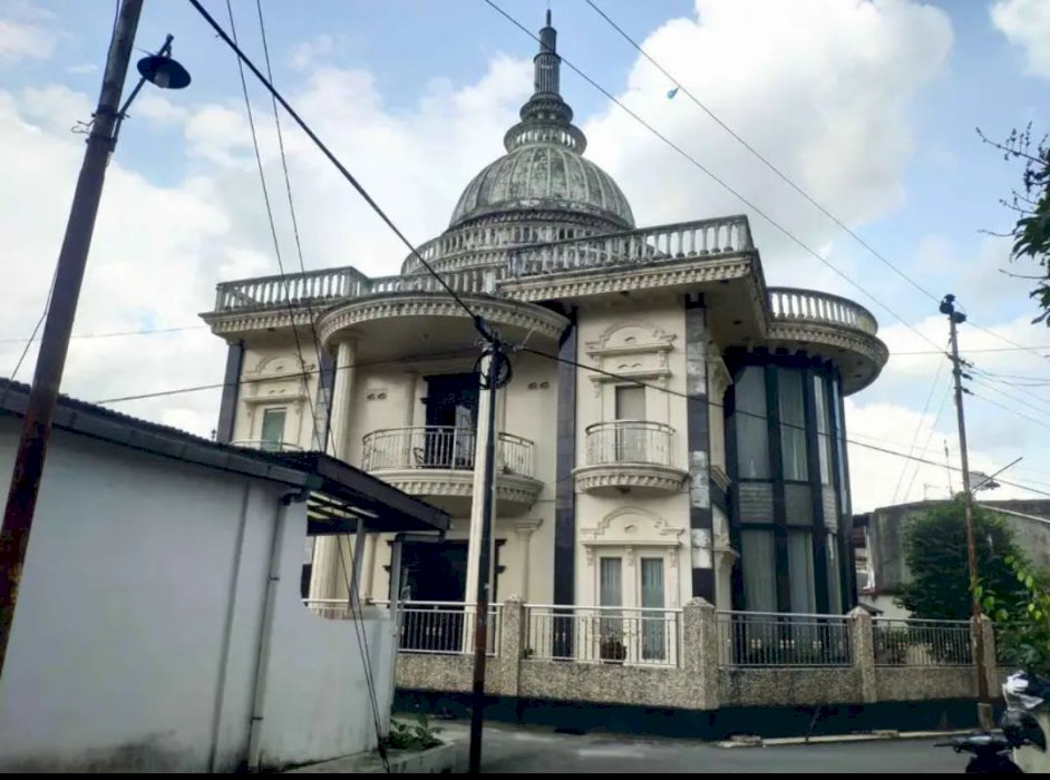 rumah mewah benteng takeshi
