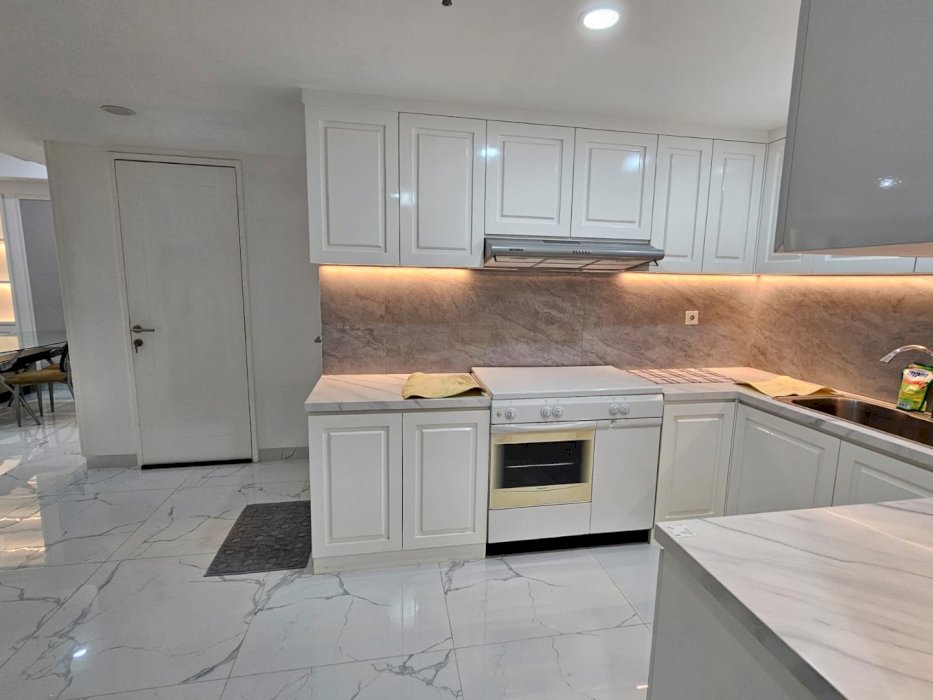 Taman Anggrek Unit SUDUT BRAND NEW 2+1 BR Full Furnish+Renov CityView