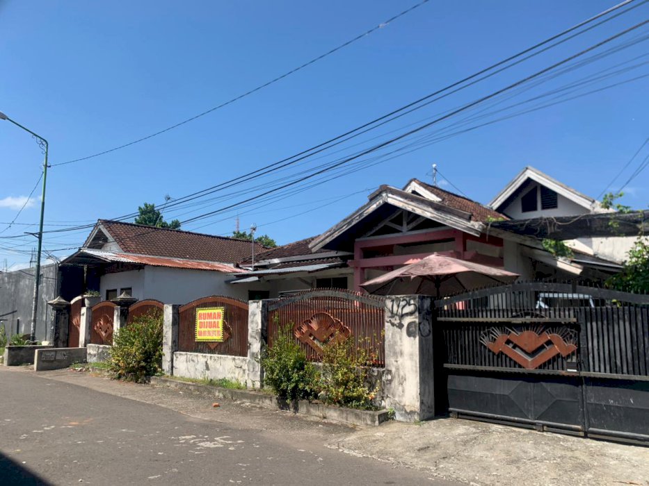 DIJUAL RUMAH STRATEGIS TERDAPAT KIOS KECIL DI SISI UTARA DI LOMBOK