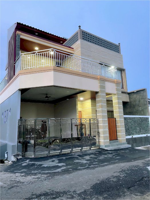 Rumah mewah 3 lantai