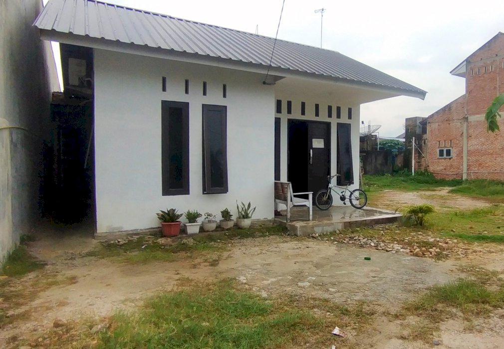 Di jual rumah siap huni luas tanah 200 meter