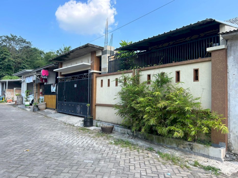 dijual rumah di perum villa bougenville indah antirogo jember