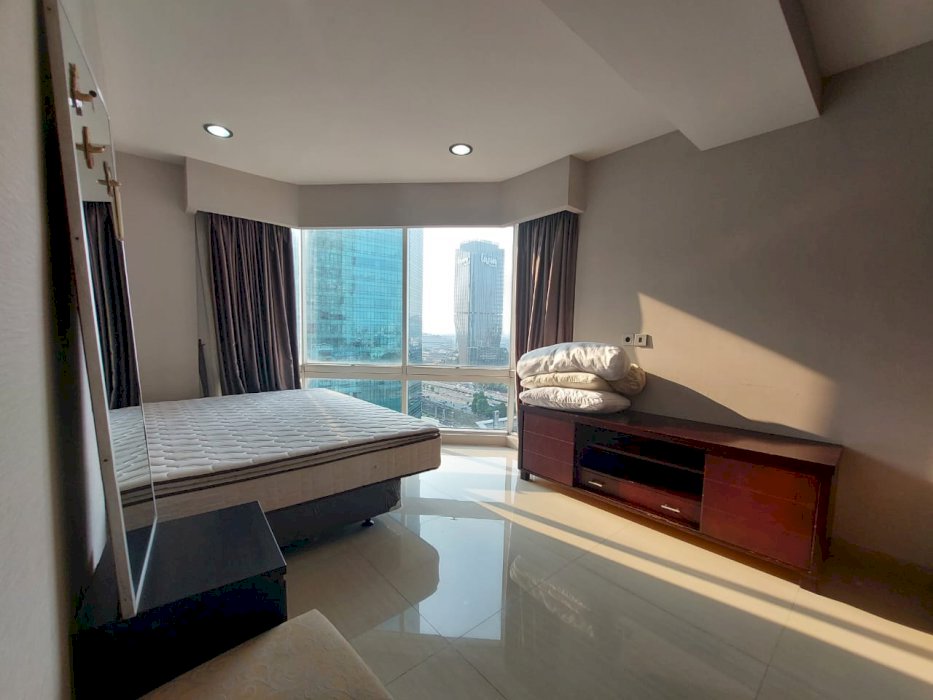 Taman Anggrek Unit 4+1 BR Full Furnish Garden View