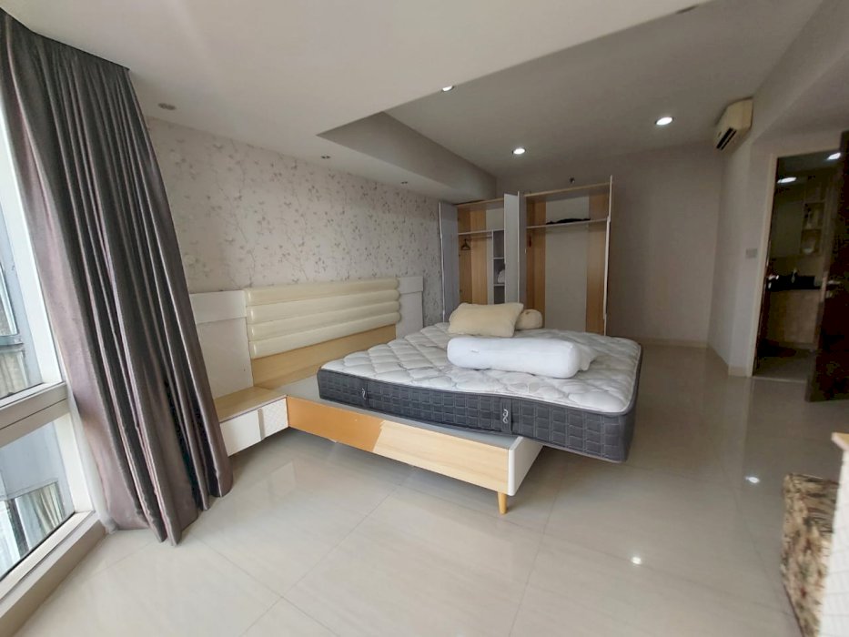 Taman Anggrek Unit 4+1 BR Full Furnish Garden View