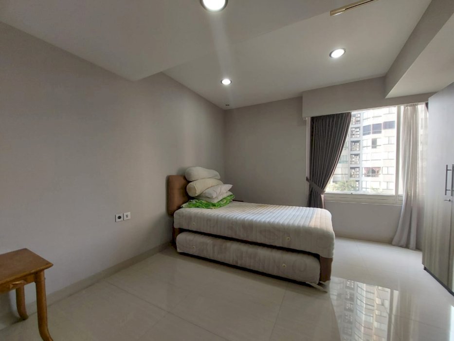 Taman Anggrek Unit 4+1 BR Full Furnish Garden View