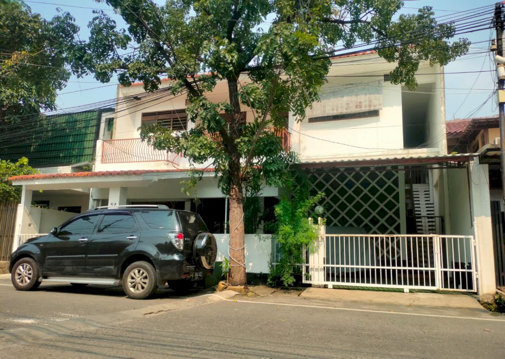 DI JUAL RUMAH 2 LANTAI  STRATEGIS PALMERAH JAKARTA BARAT