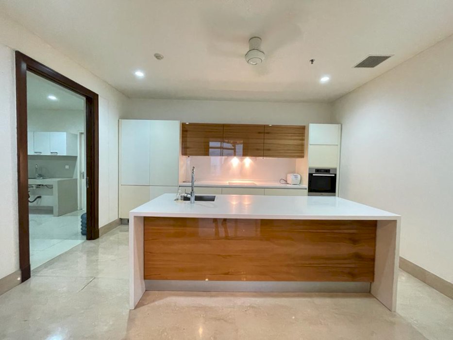 Pakubuwono Signature 4BR+1 Study Luxury Unit Mid Floor Best City View