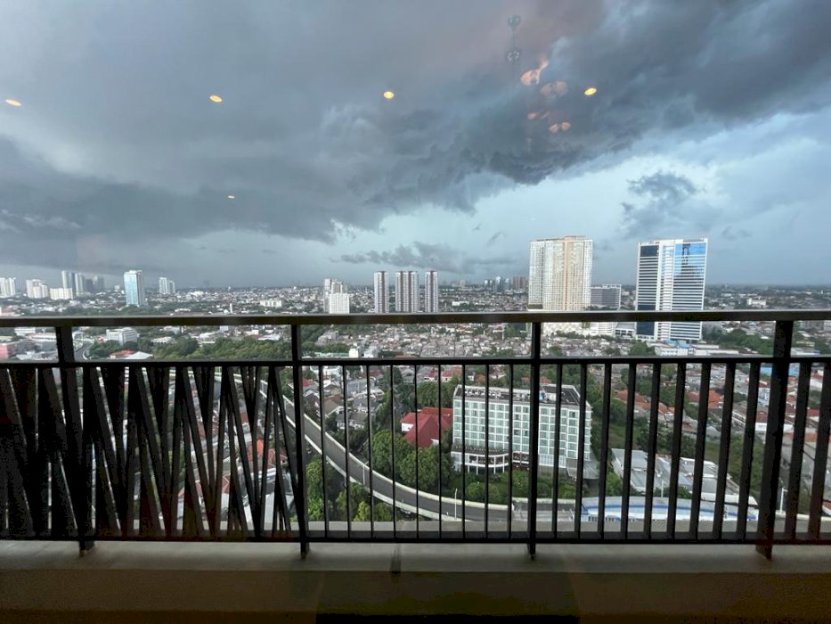 Pakubuwono Signature 4BR+1 Study Luxury Unit Mid Floor Best City View