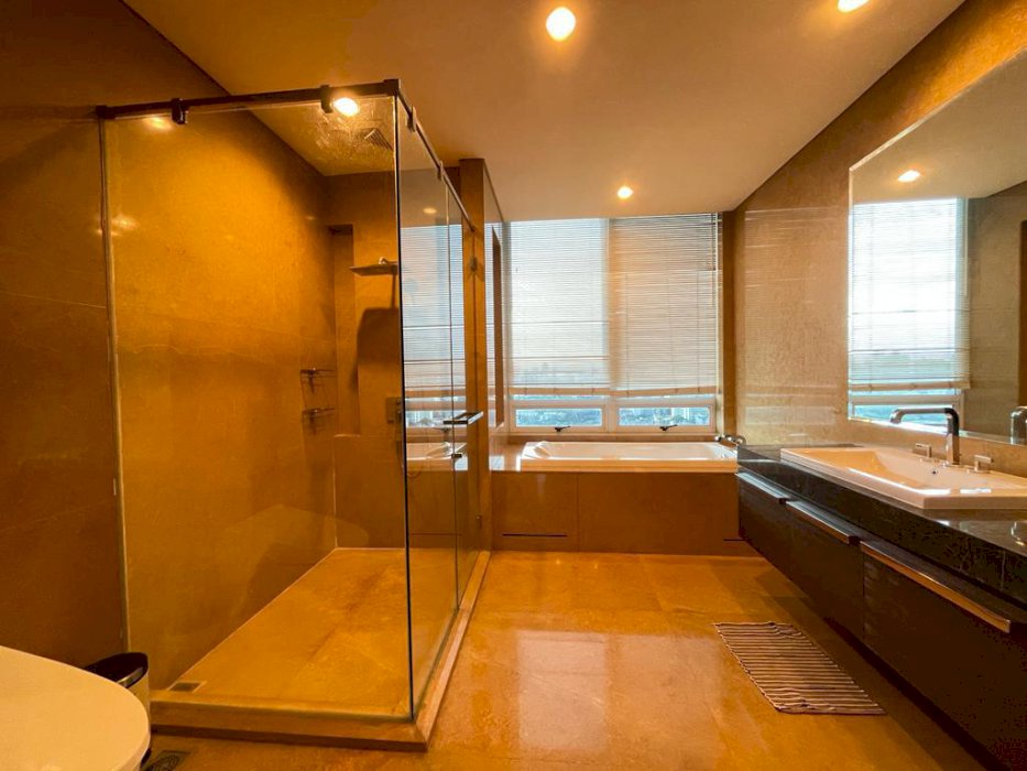 Pakubuwono Signature 4BR+1 Study Luxury Unit Mid Floor Best City View