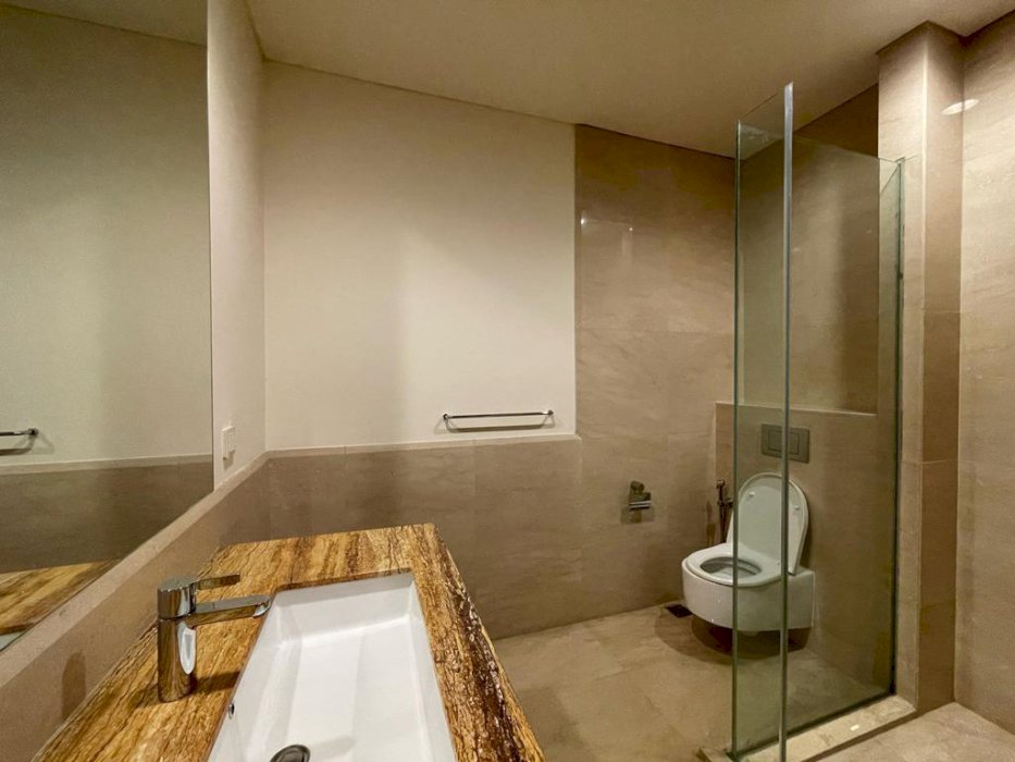 Pakubuwono Signature 4BR+1 Study Luxury Unit Mid Floor Best City View