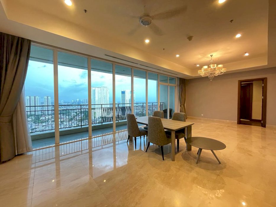 Pakubuwono Signature 4BR+1 Study Luxury Unit Mid Floor Best City View