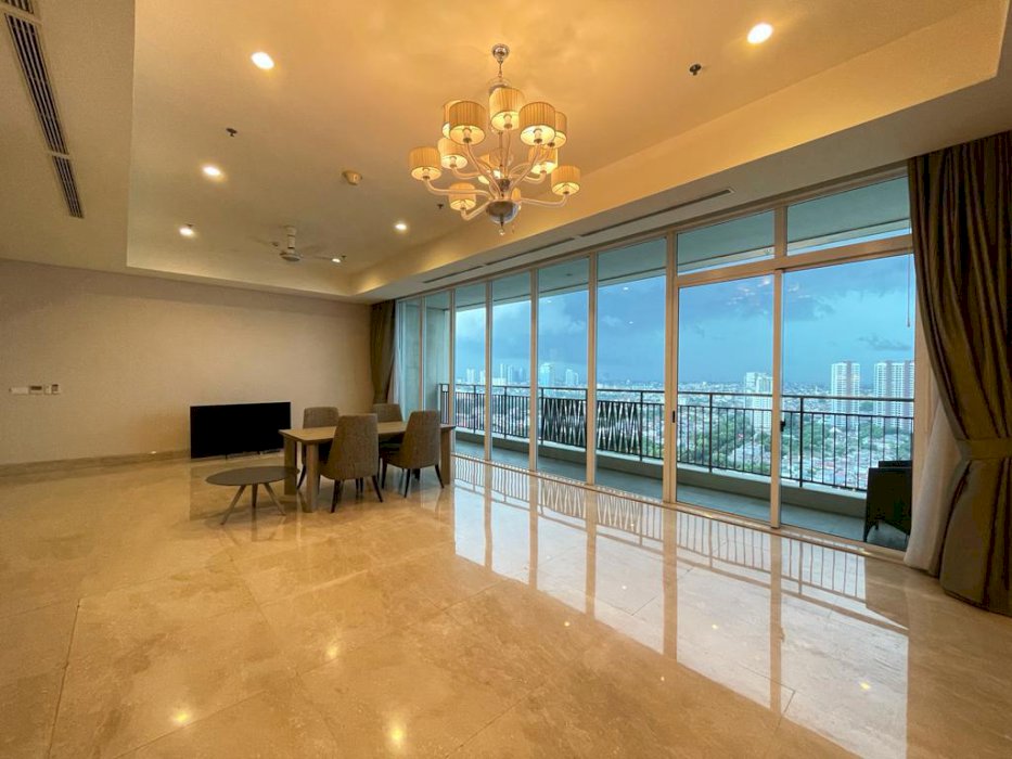 Pakubuwono Signature 4BR+1 Study Luxury Unit Mid Floor Best City View