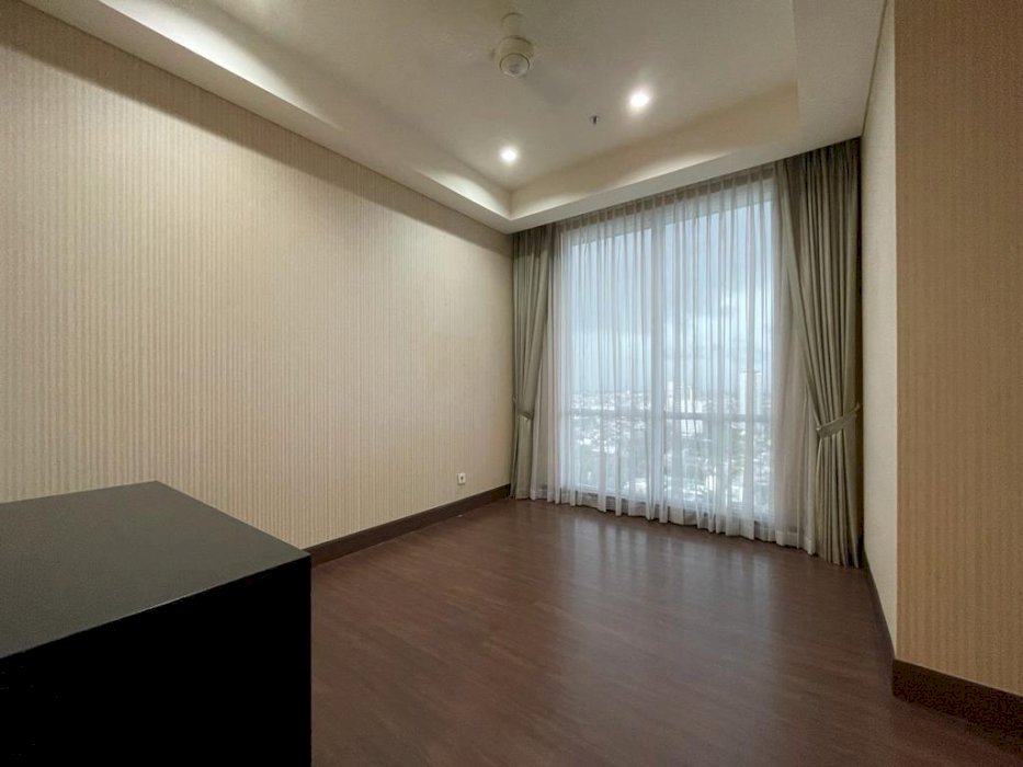 Pakubuwono Signature 4BR+1 Study Luxury Unit Mid Floor Best City View