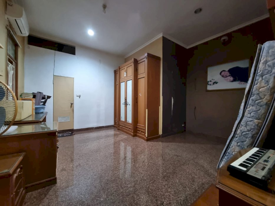 TURUN HARGA DIJUAL CEPAT rumah 3 Lantai Siap Huni di Kayu Putih