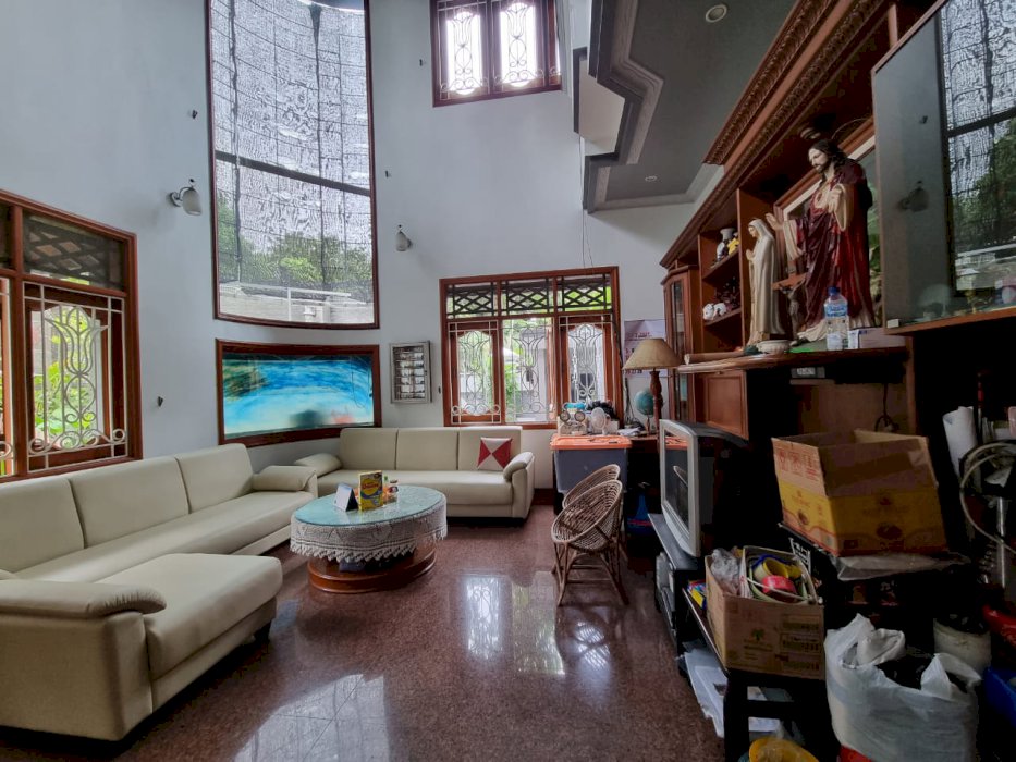 TURUN HARGA DIJUAL CEPAT rumah 3 Lantai Siap Huni di Kayu Putih