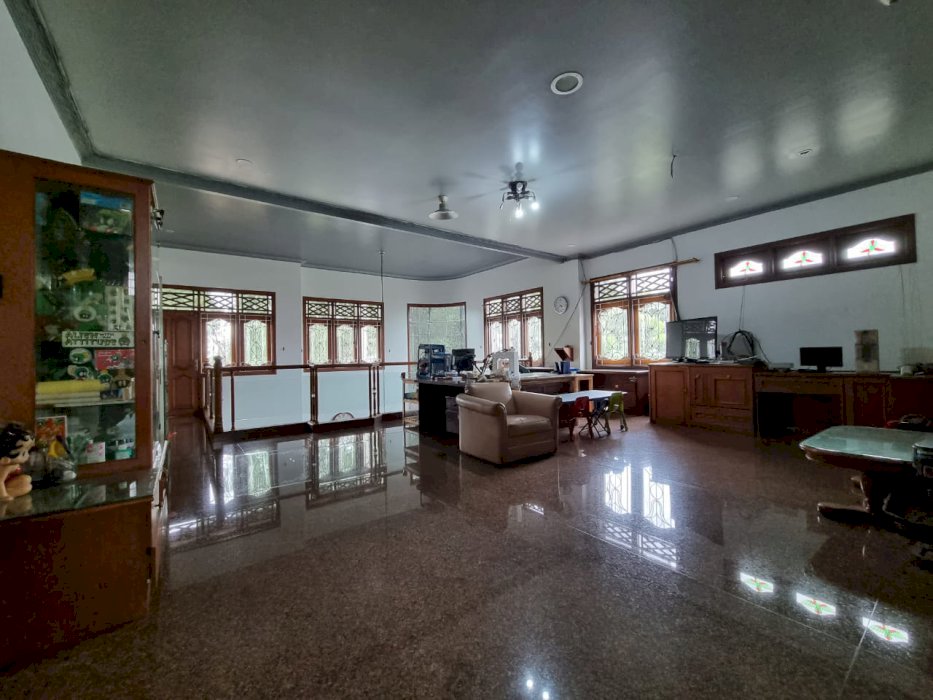 TURUN HARGA DIJUAL CEPAT rumah 3 Lantai Siap Huni di Kayu Putih