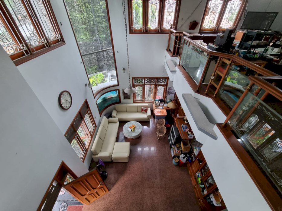 TURUN HARGA DIJUAL CEPAT rumah 3 Lantai Siap Huni di Kayu Putih