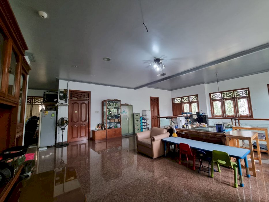 TURUN HARGA DIJUAL CEPAT rumah 3 Lantai Siap Huni di Kayu Putih