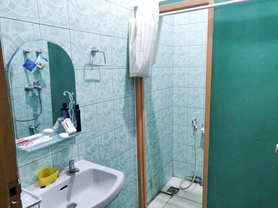 MENDEKATI NJOP Rumah besar dan Nyaman COCOK UNT USAHA KOS-KOS AN