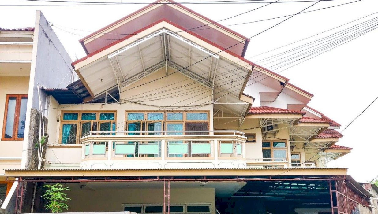 MENDEKATI NJOP Rumah besar dan Nyaman COCOK UNT USAHA KOS-KOS AN