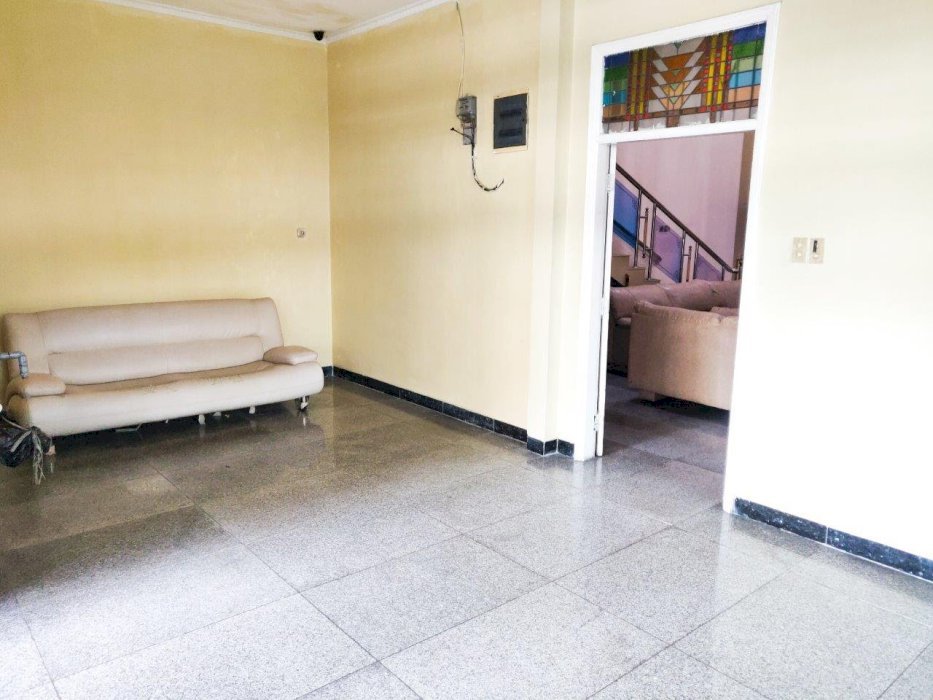 MENDEKATI NJOP Rumah besar dan Nyaman COCOK UNT USAHA KOS-KOS AN