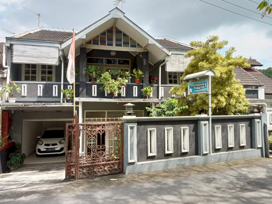 DIJUAL PENGINAPAN 2 LANTAI  LOKASI STRATEGIS DI SLEMAN YOGYAKARTA