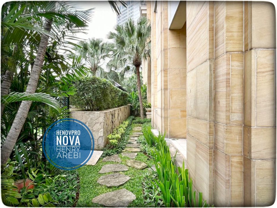 TURUN HARGA Pakubuwono Residence Town House 4+1 BR POOL + GARDEN
